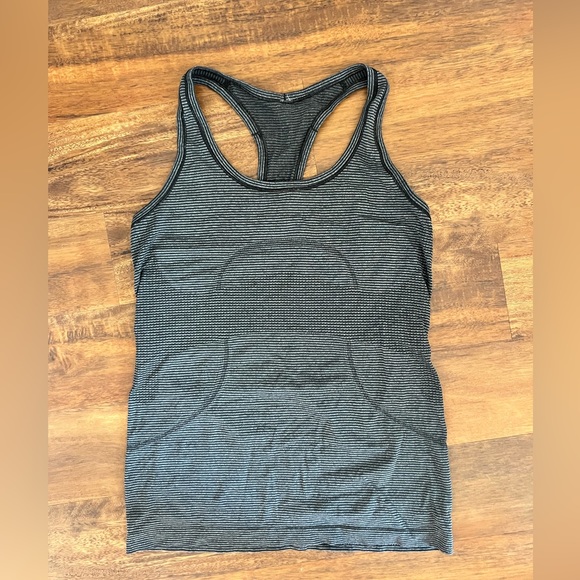 Lululemon workout top - Picture 3 of 4